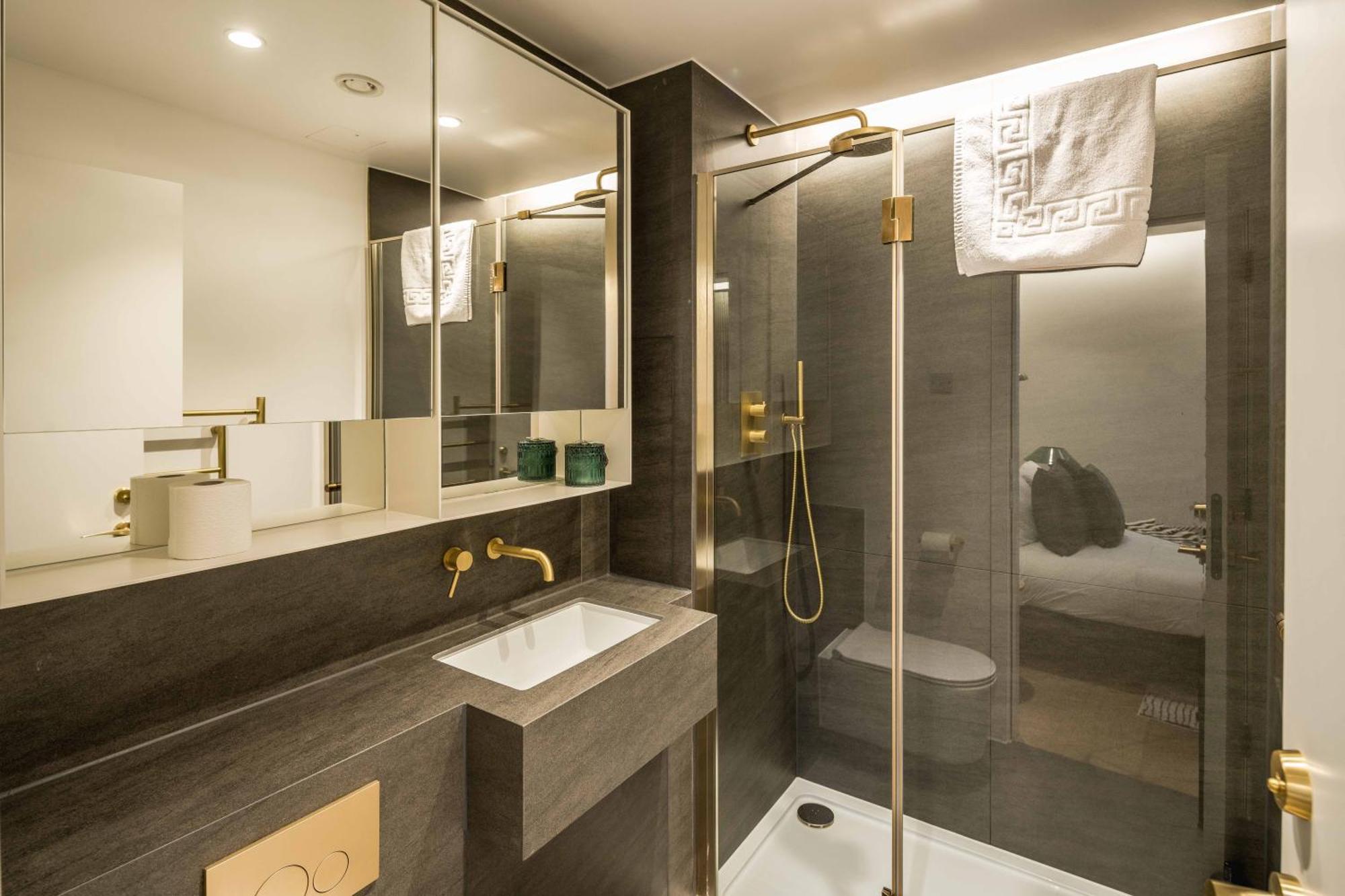 Kings Cross-luxury-sunset City View-gym-office Place-elevator *